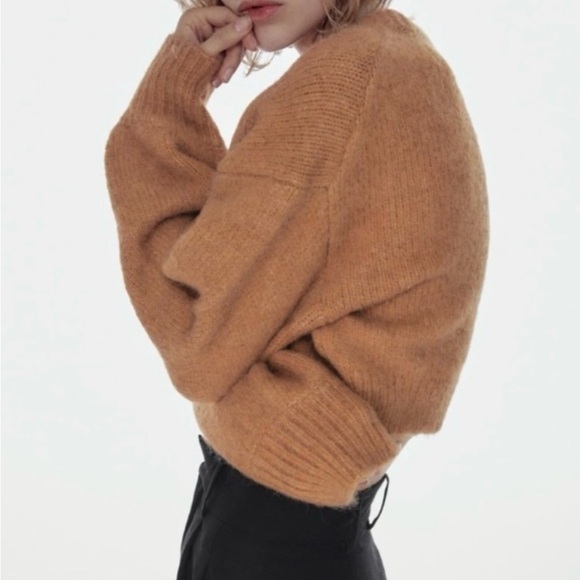 Zara, Crop Fuzzy Sweater, Size Snall - Picture 3 of 9
